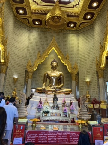 Temple of the Golden Buddha (Wat Traimit)
