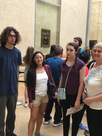 Louvre - Mona Lisa Christian, Emilee, Ana and Debbie