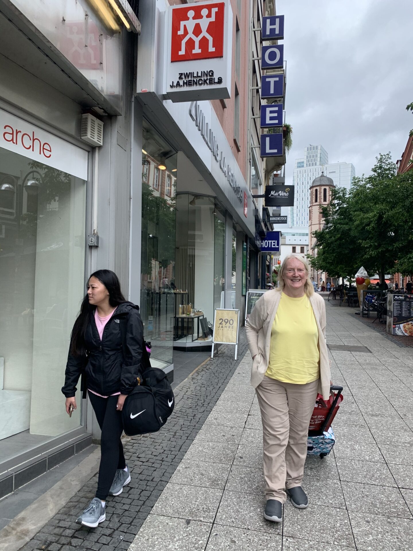 Emilee and Veryle walking in Frankfurt